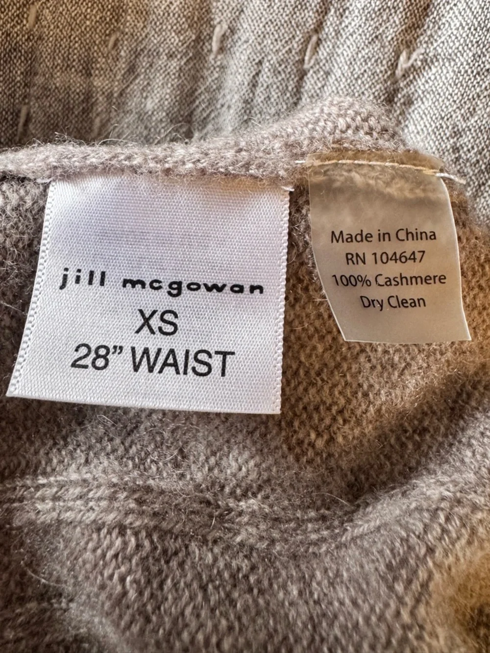 JILL MCGOWAN  100% CASHMERE CARDIGAN